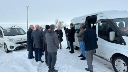 Erciş Belediyesi Kardan Kapanan Grup Yollarını Açtı