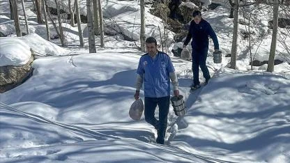 Erciş'te Araçların Giremediği Yollarda Sıcak Yemek Mesaisi