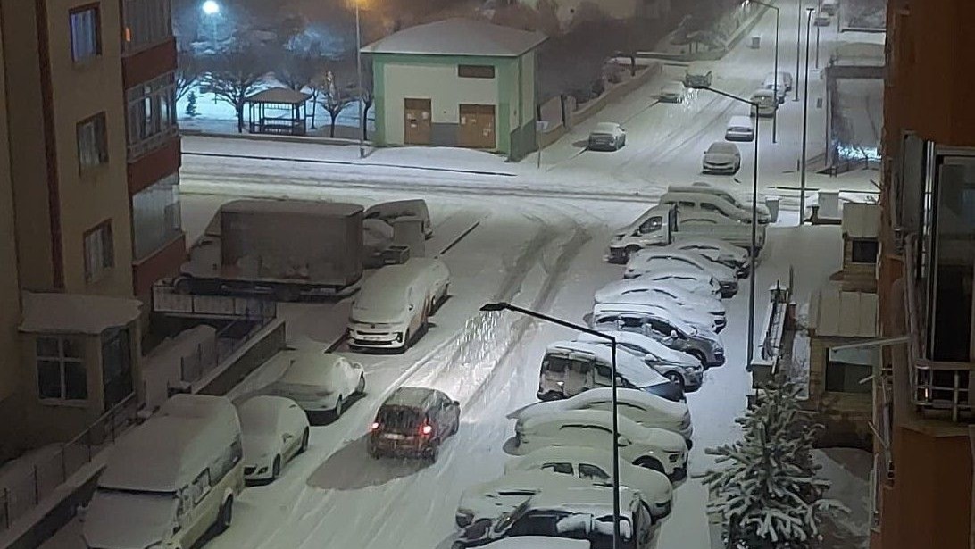 Erzurum merkezde taşımalı eğitime kar yağışı nedeniyle bir gün ara