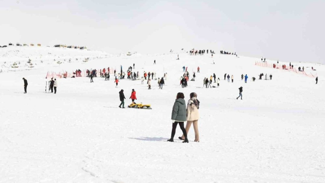Hesarek Kayak Merkezi’nde ziyaretçi yoğunluğu