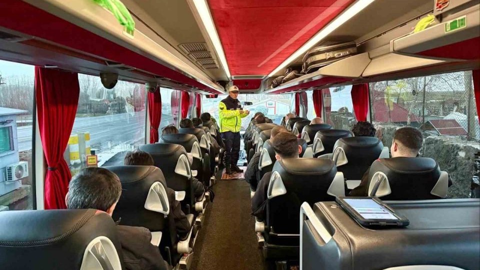 Jandarma Muş’ta emniyet kemeri denetimleri gerçekleştirdi