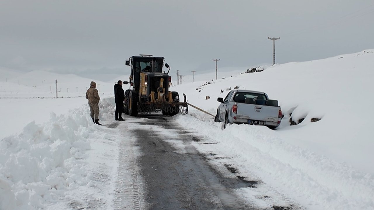 Kapalı 5 köy yolunda çalışmalar devam ediyor