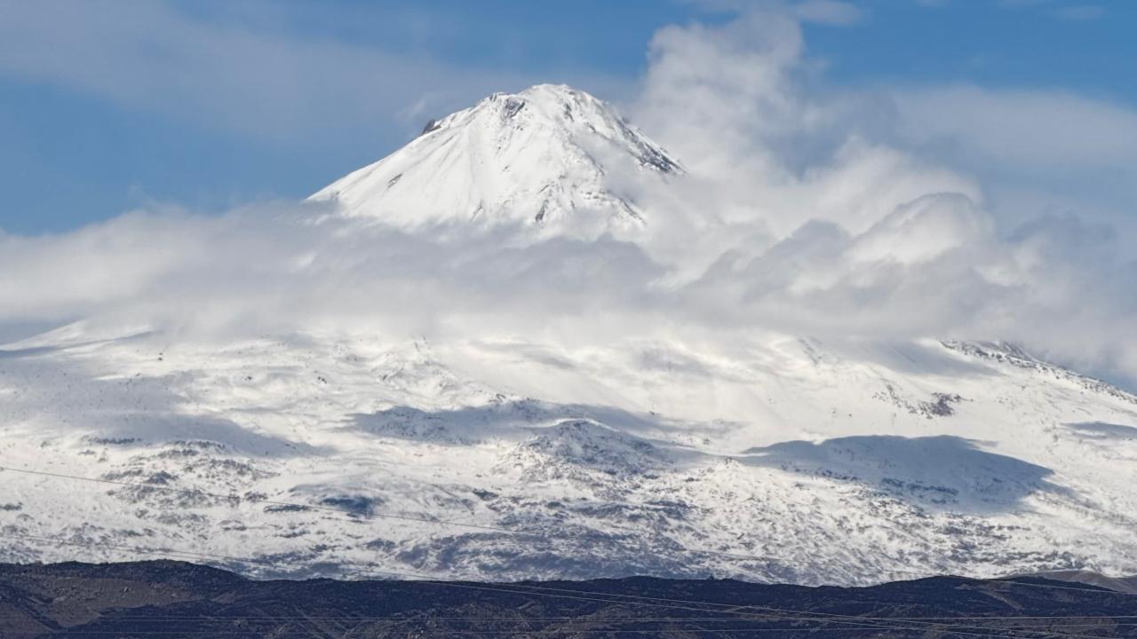 Küçük Ağrı Dağı’nda Kartpostallık Görüntü