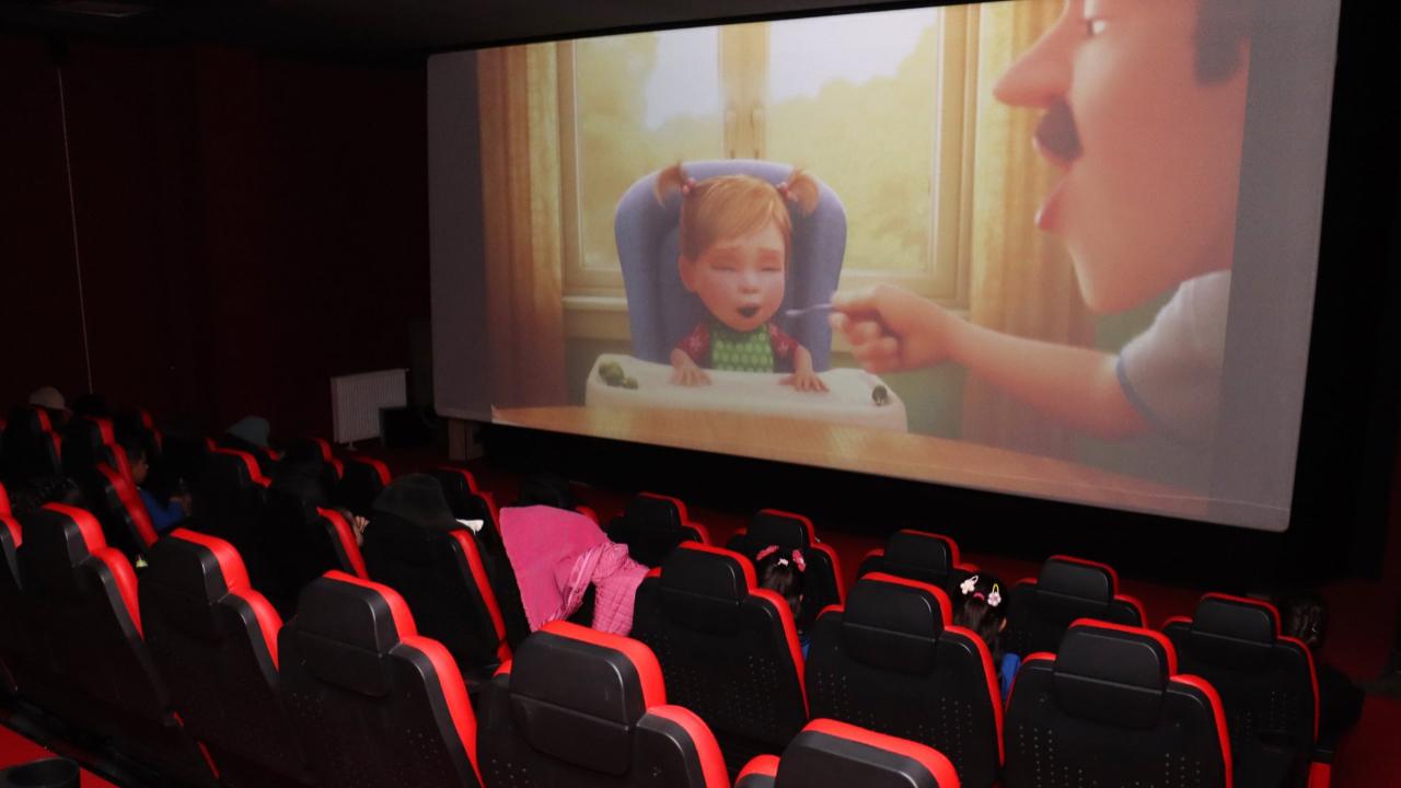 Minik öğrenciler üniversitede sinema keyfi yaşadı