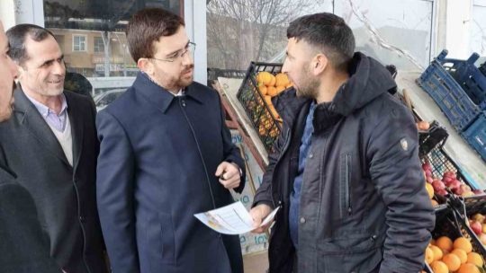 Müftü Geylani esnafla bir araya gelerek imsakiye hediye etti