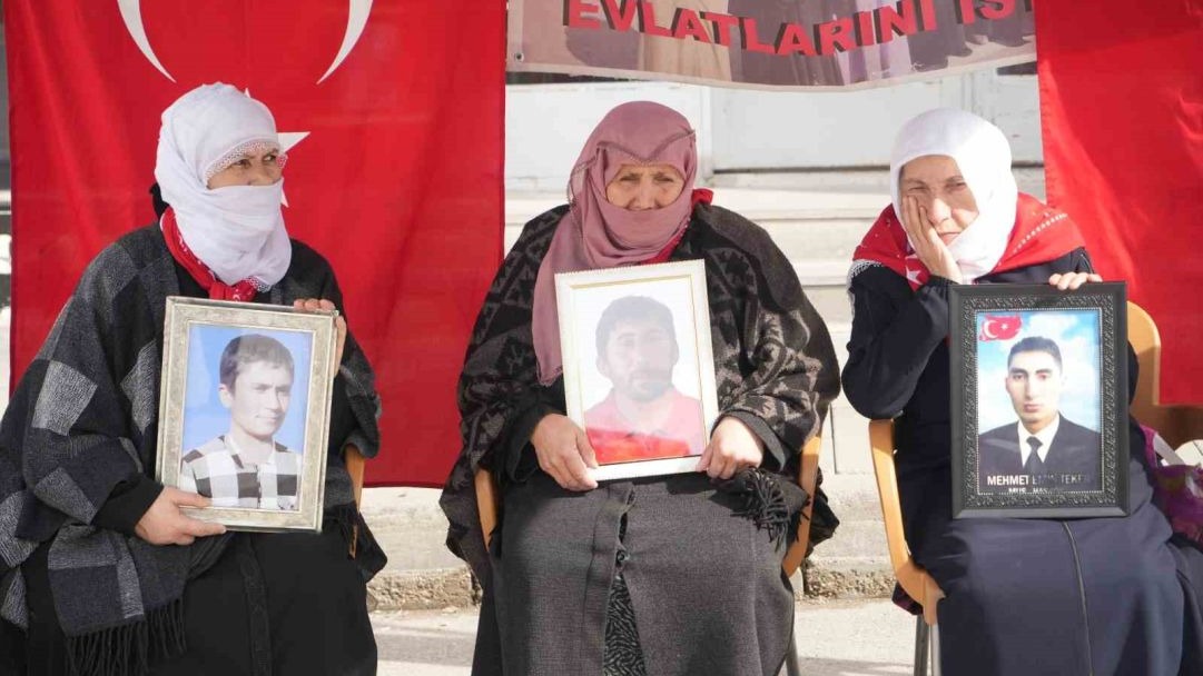 Muşlu annelerin evlat nöbeti devam ediyor