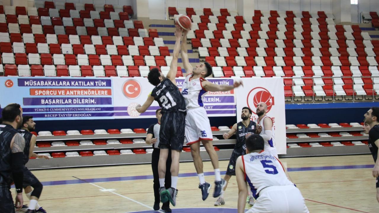 Nefes Kesen Maçta Gülen Taraf Ağrı Oldu