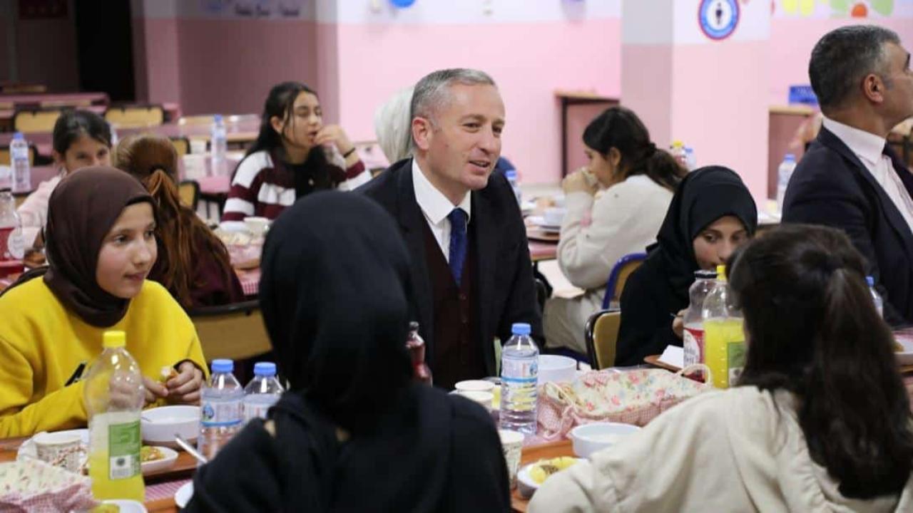 Ramazan’da Öğrencilerle Gönül Sofrası