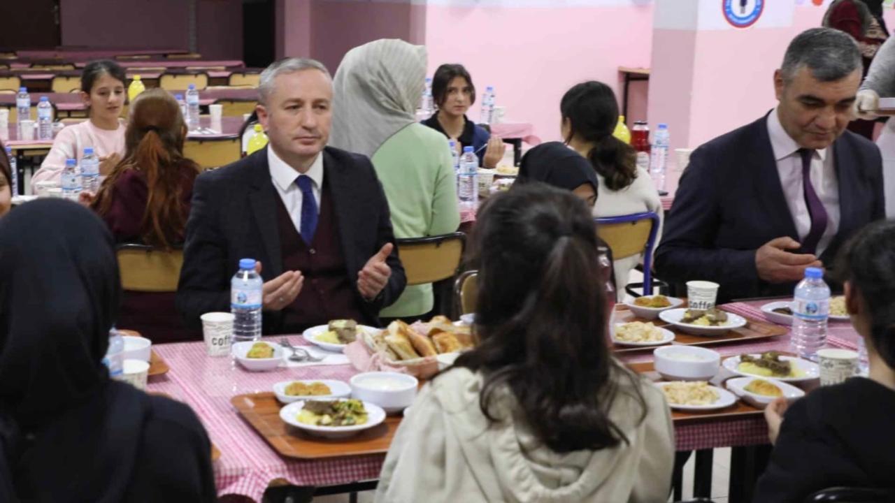 Ramazan’da Öğrencilerle Gönül Sofrası