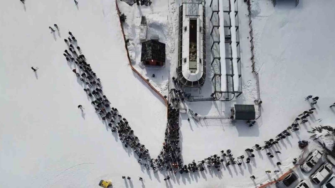 Sarıkamış Kayak Merkezi'nde haftasonu yoğunluğu