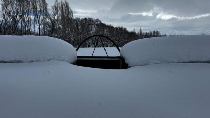 Taşlıçay’da kar kapıları kapattı, vatandaşlar tünellerle dışarı çıktı