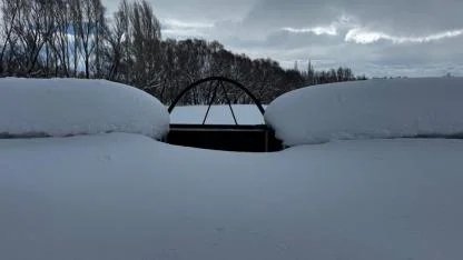Taşlıçay’da kar kapıları kapattı, vatandaşlar tünellerle dışarı çıktı