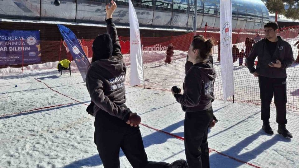 Ünilig kış oyunlarında Atatürk Üniversitesi rüzgârı