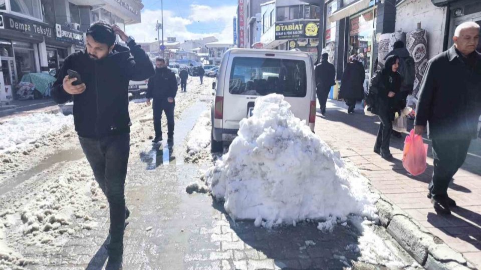 Van’da esnaf ve vatandaşlardan "altyapı ve temizlik" tepkisi