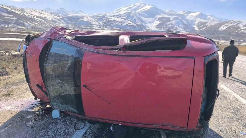 Van’da otomobil takla attı: 1 ölü, 2 yaralı