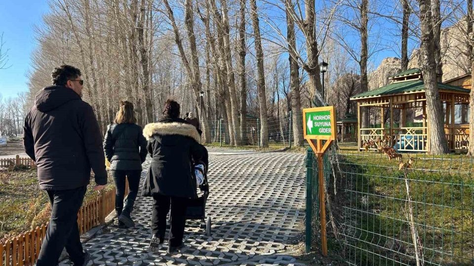 Van’da Ramazan öncesi manevi atmosfer tarihi camide yaşanıyor