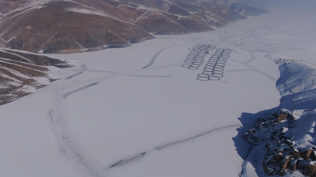 Van’da Sibirya soğukları: Dev barajlar buz tuttu