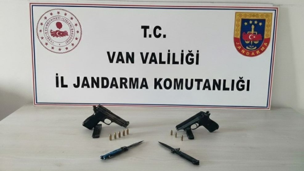 Van’da silah ve kaçak sigara ele geçirildi