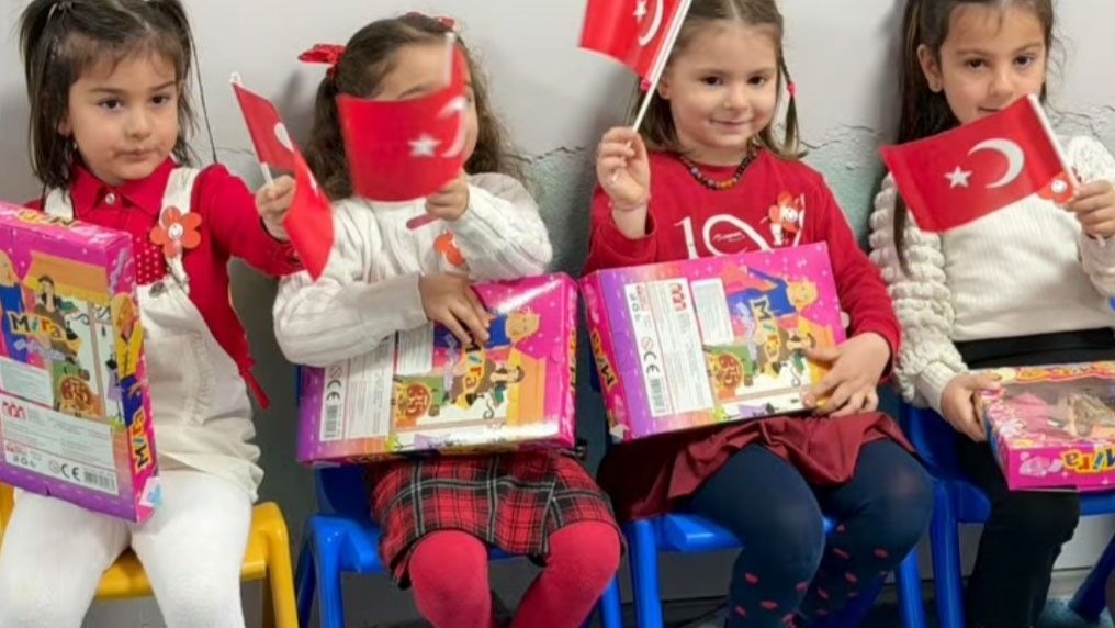 Van'ın Özalp ilçesinde bayrak haftası etkinliği düzenlendi