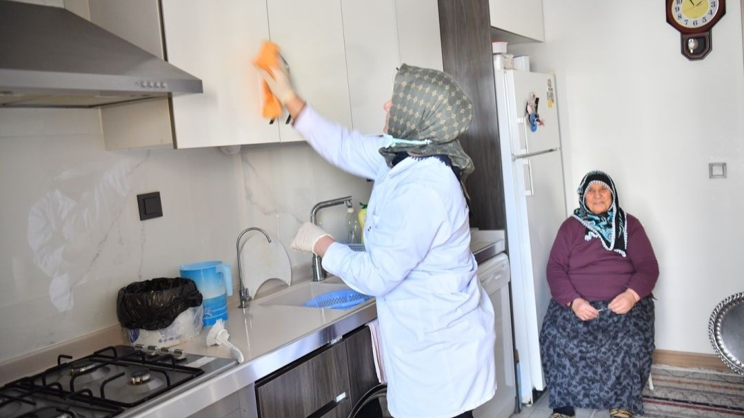 Yeşilyurt’ta büyükler baş tacı olmaya devam ediyor