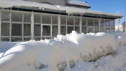 Başkale’de kar yağışı ve dondurucu soğuklar