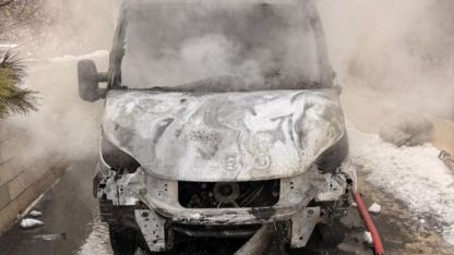 Van’da park halindeki kamyonet yandı