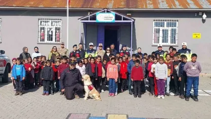 Jandarmadan öğrencilere güvenlik ve trafik eğitimi