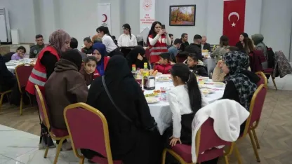 Muş Valisi Avni Çakır, Dünya Yetimler Günü’nde koruyucu aileler ve çocuklarla iftarda buluştu