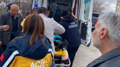 Van’da kamyonet devrildi: 2 yaralı
