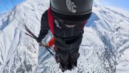 Ekstrem sporcu Koçak, Erzincan’da wingsuit ve paraşütle 500 metreden atladı