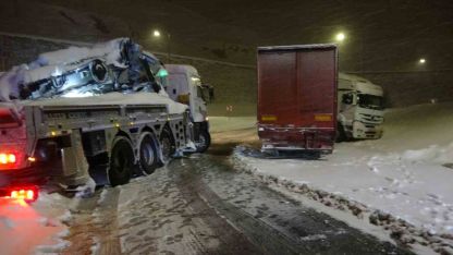 Bitlis’te yoğun kar yağışı ,kazaları da beraberinde getirdi