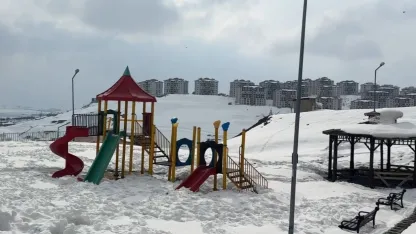 40 kilometre arayla iki mevsim: Yüksekova’da kar, Esendere’de bahar mesaisi