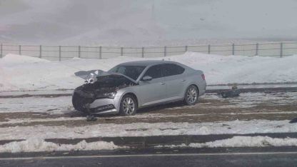 Van’da Kaymakamın bulunduğu otomobil kaza yaptı