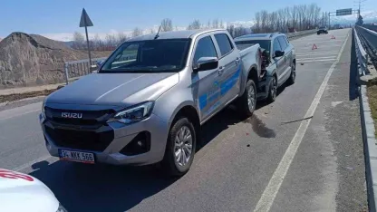 İki aracın karıştığı kazada 4 kişi yaralandı