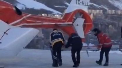 Bahçesaray’daki minik hasta helikopter ambulansla Van’a sevk edildi