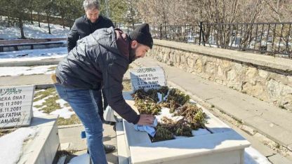 Muş’ta bayram öncesi şehit mezarlıklarında bakım ve temizlik yapıldı