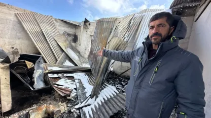 Hakkari Yüksekova’da çıkan yangında bir ev kullanılamaz hale geldi