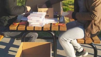 Muşlu hayırseverlerden Suvaran köyü öğrencilerine kırtasiye desteği