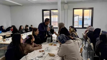 Başkan Ulutaş, iftarda vatandaşlarla bir araya geldi