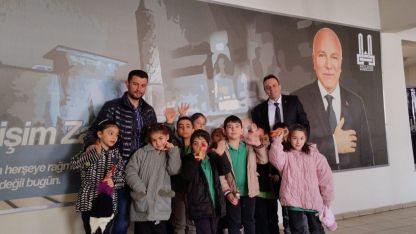 Öğrencilerden Hayır Çarşısı’na gıda bağışı