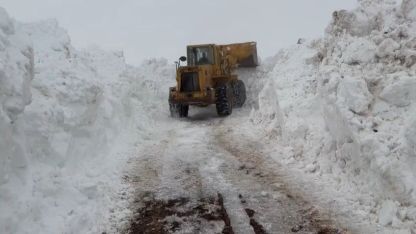 Karlıova’da karla mücadele sürüyor