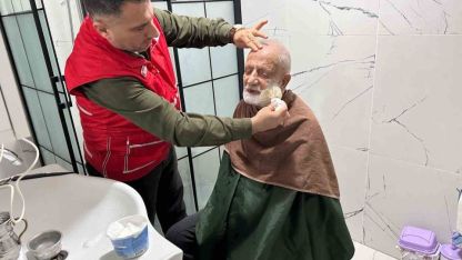 Türk Kızılay Muradiye Şube başkanından yaşlılara kuaför hizmeti