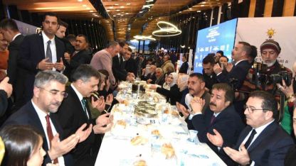 Bakan Çiftçi ve Bakan Tekin, Erzurum’da 4 bin kişiyle iftarda buluştu