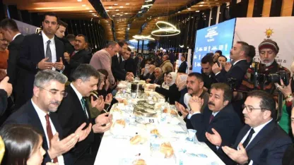 Bakan Çiftçi ve Bakan Tekin, Erzurum’da 4 bin kişiyle iftarda buluştu