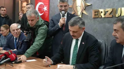 İçişleri Bakanı Çiftçi, AK Parti üyelik giriş beyannamesini imzaladı