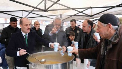 Bayram namazında camiler doldu taştı
