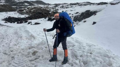 Vanlı dağcı, Ağrı Dağı zirvesine tek başına tırmandı