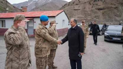 Hakkari Valisi’nden jandarmaya moral ziyareti