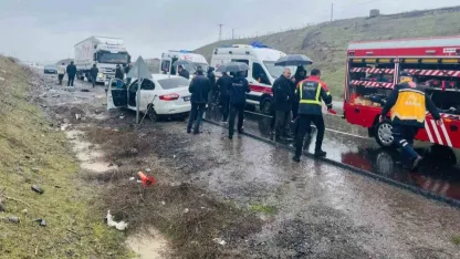 Bingöl’de trafik kazası : 1 ölü 2 yaralı