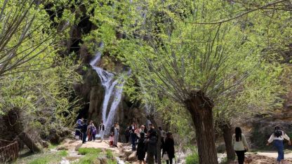 Erzincan Girlevik Şelalesi’ne bayramda ziyaretçi akını